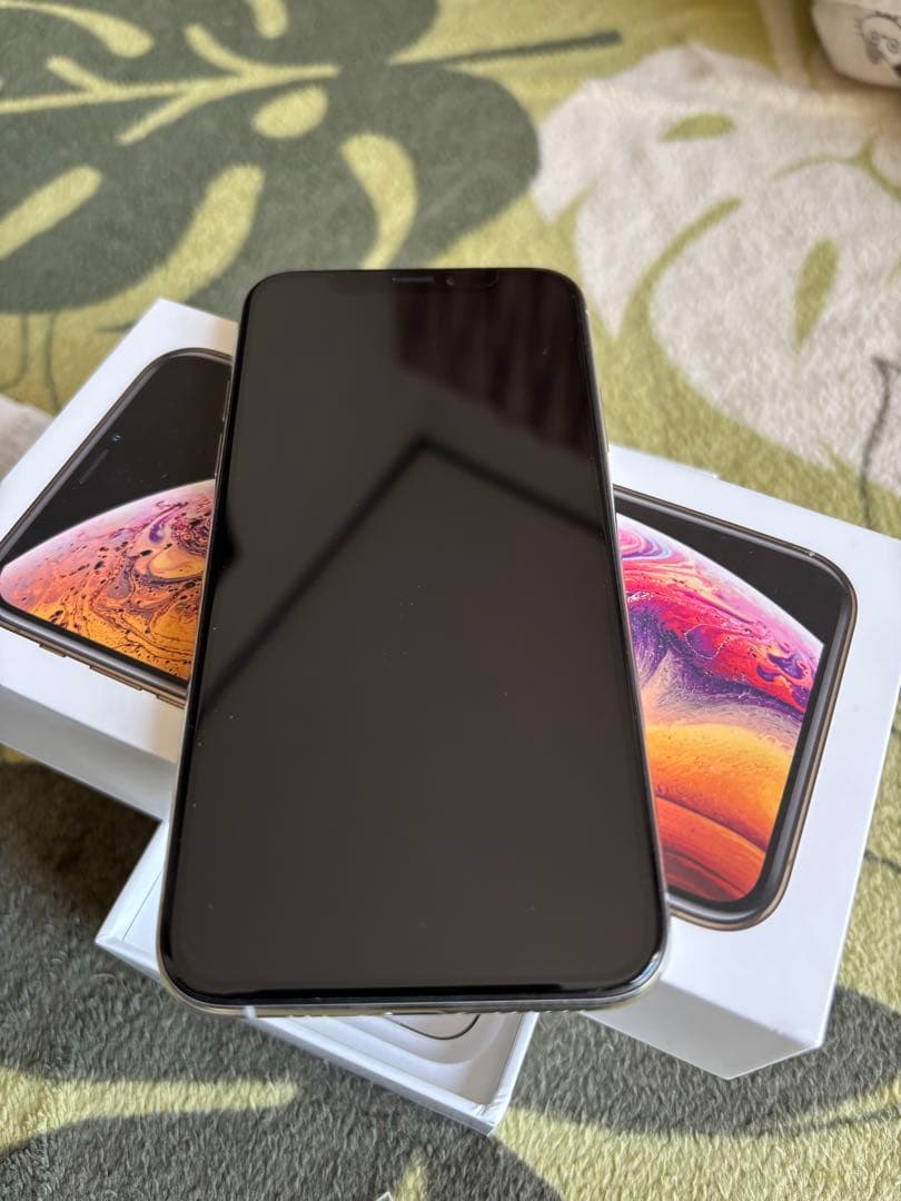 美品　箱、ケース付きiPhoneXS