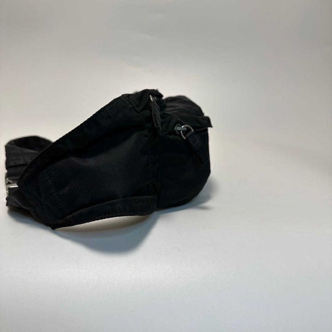 k52【美品】プラダ　三角ロゴ　ナイロンブラック　ウエストポーチボディバッグ.