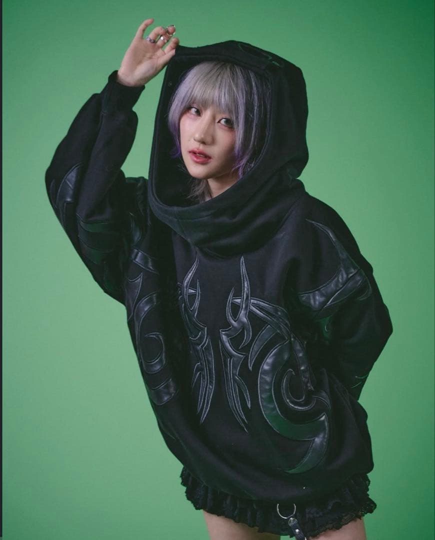 トライバルデザイン ゴーグル付きパーカー 黒