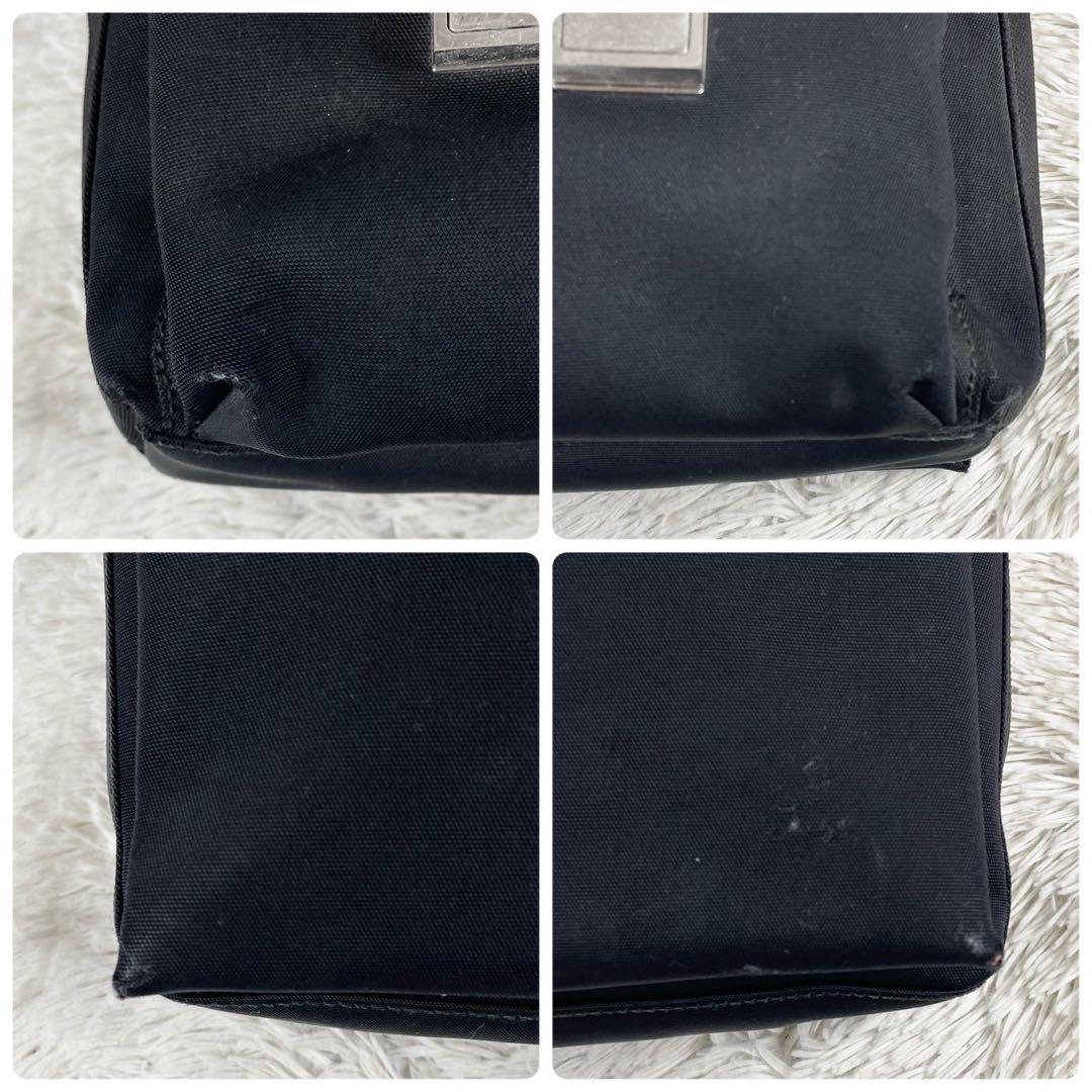 美品 GUCCI キャンバス メッセンジャー 黒 フラップ ロゴ型押し