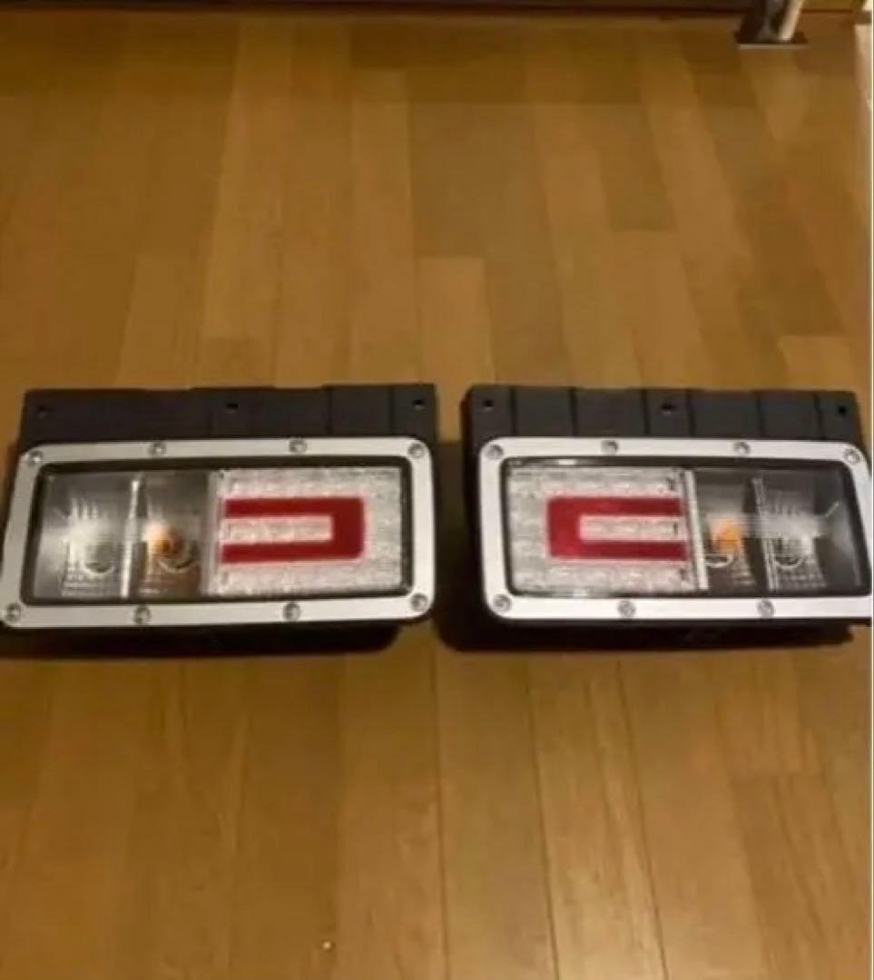 【送料込み】トラック　日野　純正LEDテールランプ
