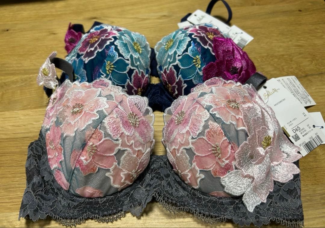 【新品】SALUTE 花柄刺繍 ブラジャー D65