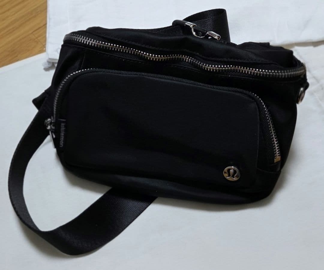 【新品未使用】lululemon Everywhere ボディ&ショルダーバッグ