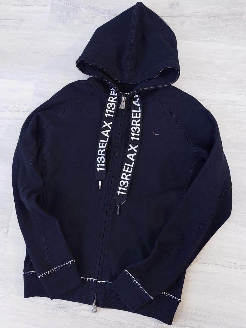 新品XLサイズ スピンドルロゴ パーカー ウノピゥウノウグァーレトレ リラックス