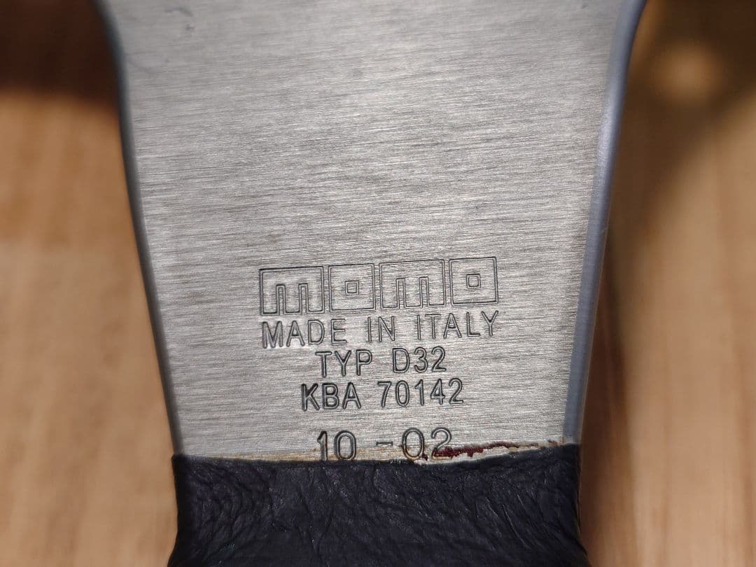 専用出品MOMO Race 32cm ステアリングとリング、ホーンボタン