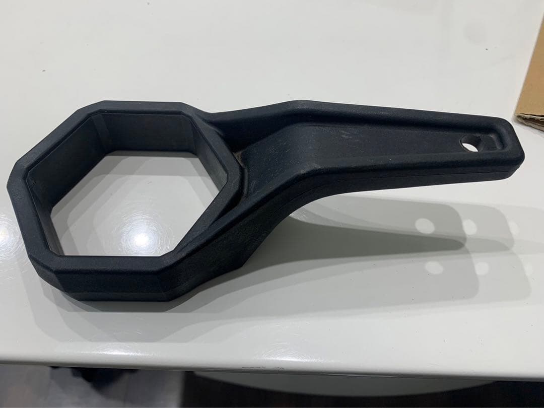 なおきアウトストラーダ　モデナ用のホイールキャップロックナットレンチ