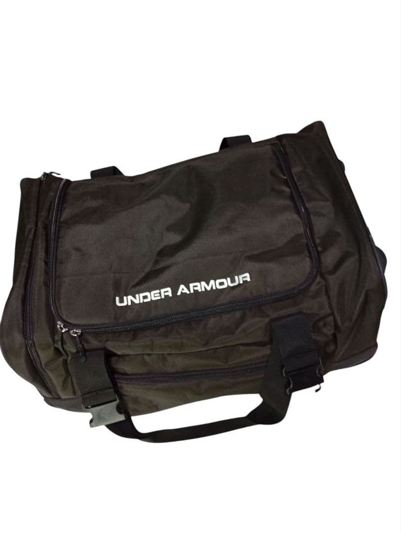 UNDER ARMOUR キャリー　バッグ アンダーアーマ 【セール！】