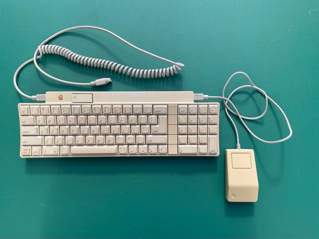 Apple GSキーボード、Macintosh角マウスのセット