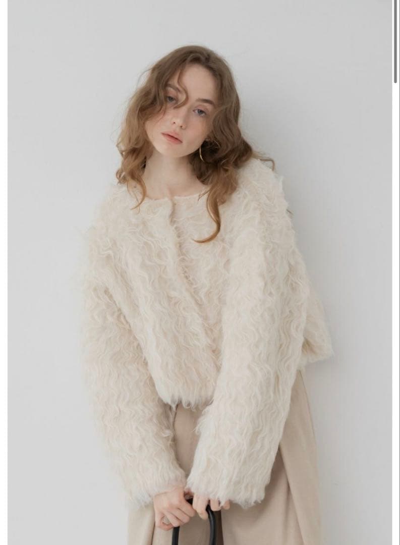 美品　メゾンドドルチェ　wavy cardigan ivory