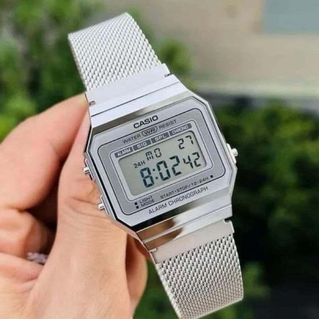 カシオ　デジタル腕時計　（新品）海外モデル　レトロデザイン　シルバー