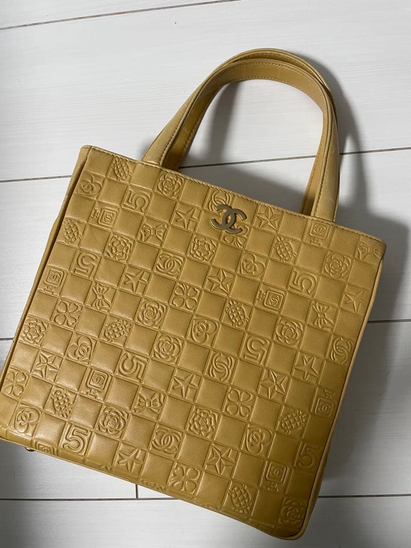 CHANEL エンボス トートバッグ ベージュ