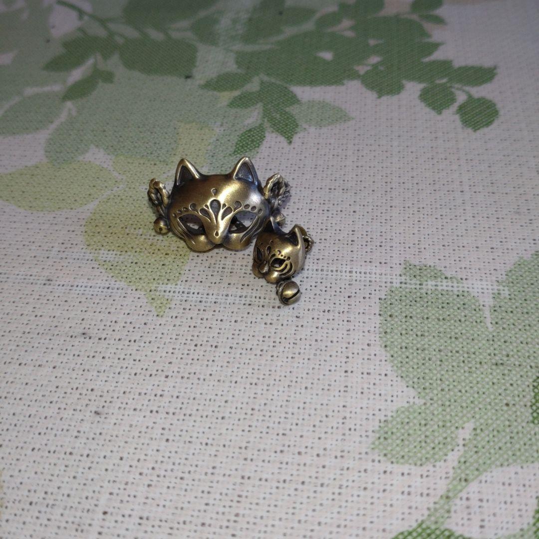 猫のデザイン ピアス(片耳用)と同デザインのネックレストップの2点セット