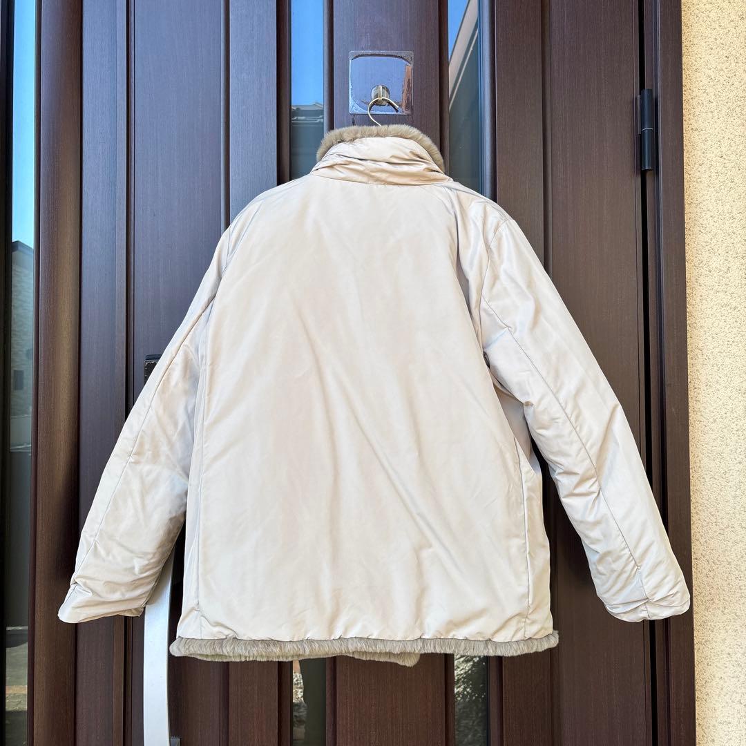 ファー付きベージュダウンジャケット