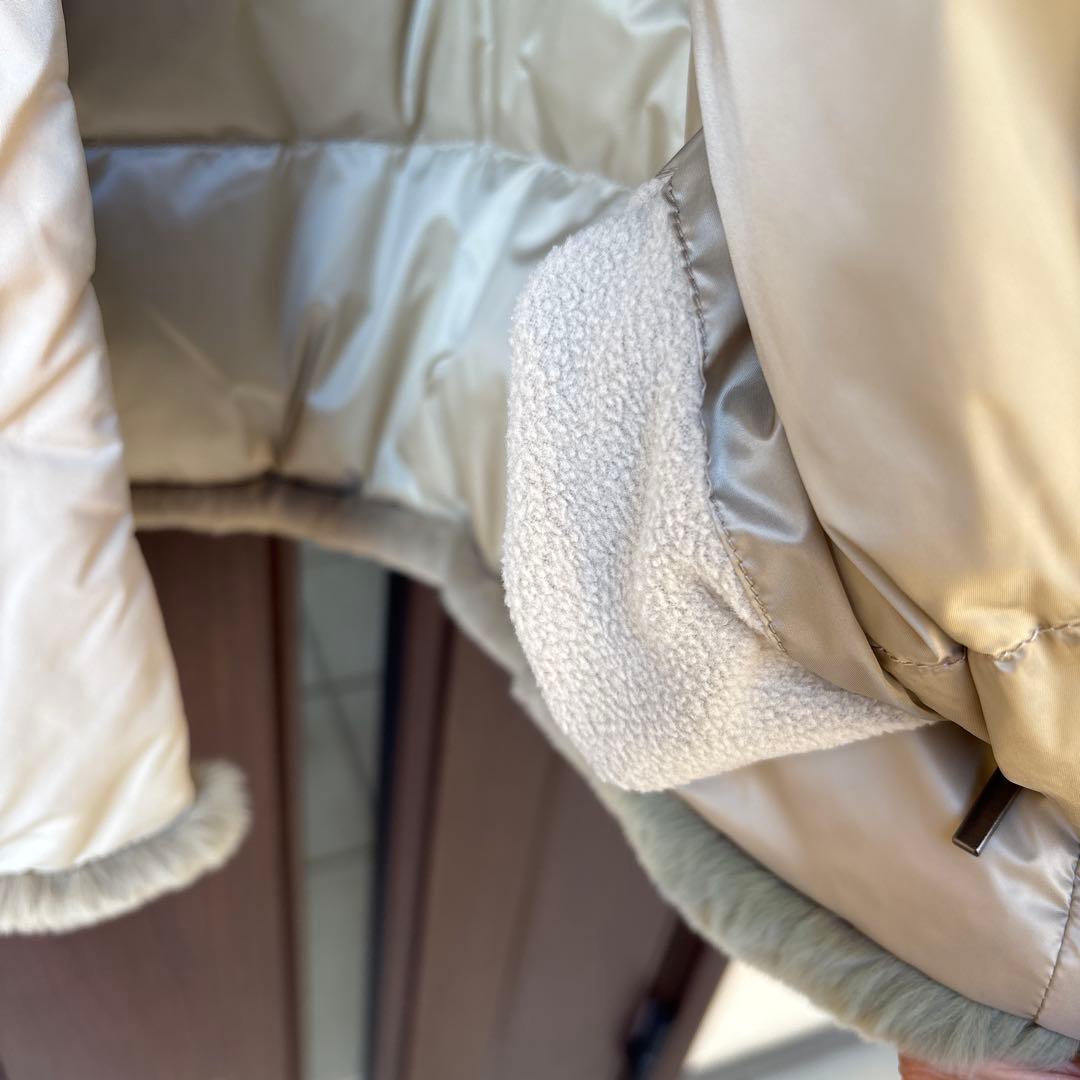 ファー付きベージュダウンジャケット