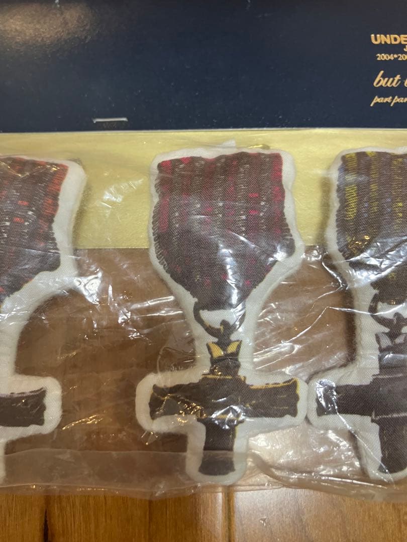 アンダーカバー 勲章バッジ 4個 未開封 but beautiful アーカイブ