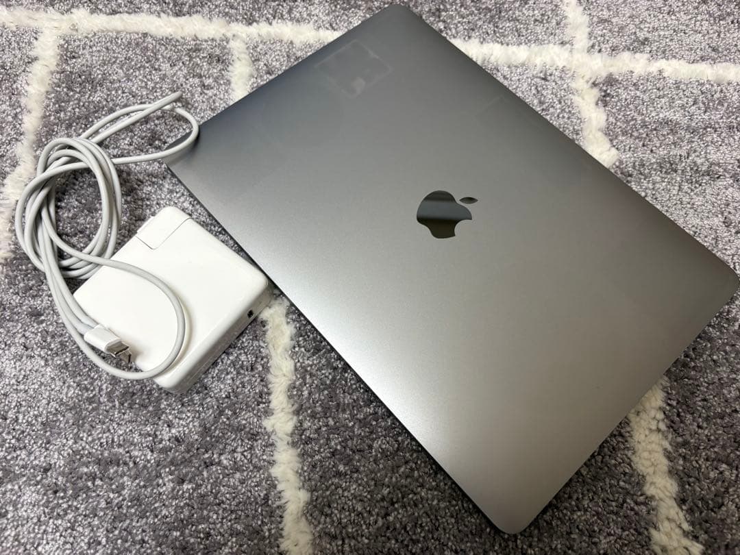 MacBook Pro 13インチ（2020年モデル）※充電器付き