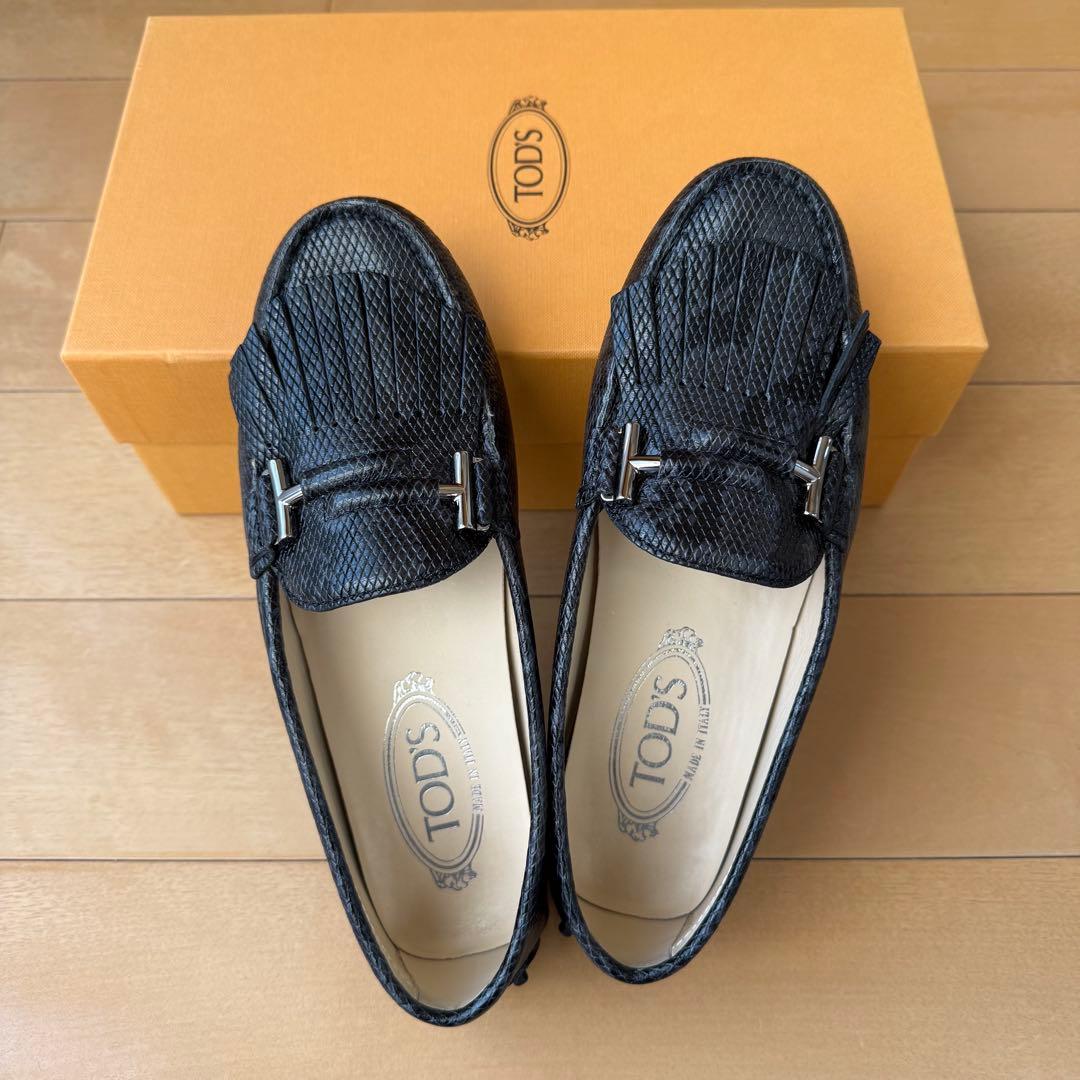 美品♡TOD'Sトッズ♡フリンジ付ゴンミーニ♡スネークプリント36.5