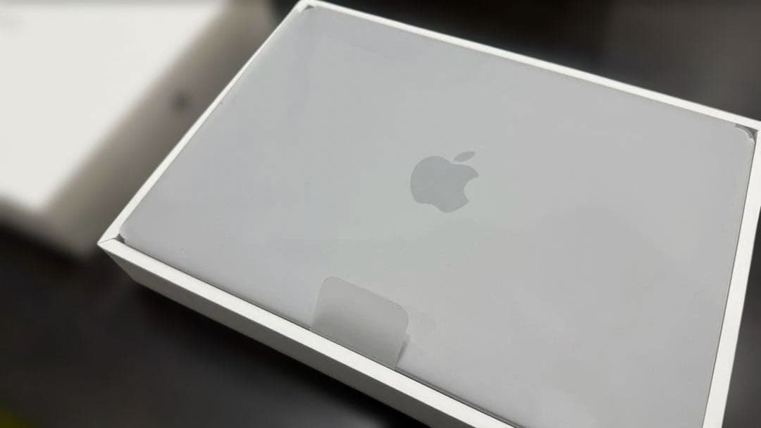 Apple 13インチMacBook Air M3チップ - スペースグレイ