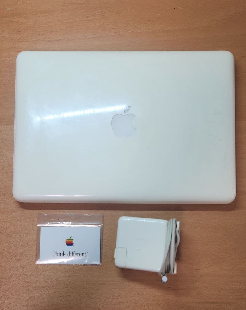 【動作確認済み】Apple MacBook ホワイト ポリカーボネート　充電器付
