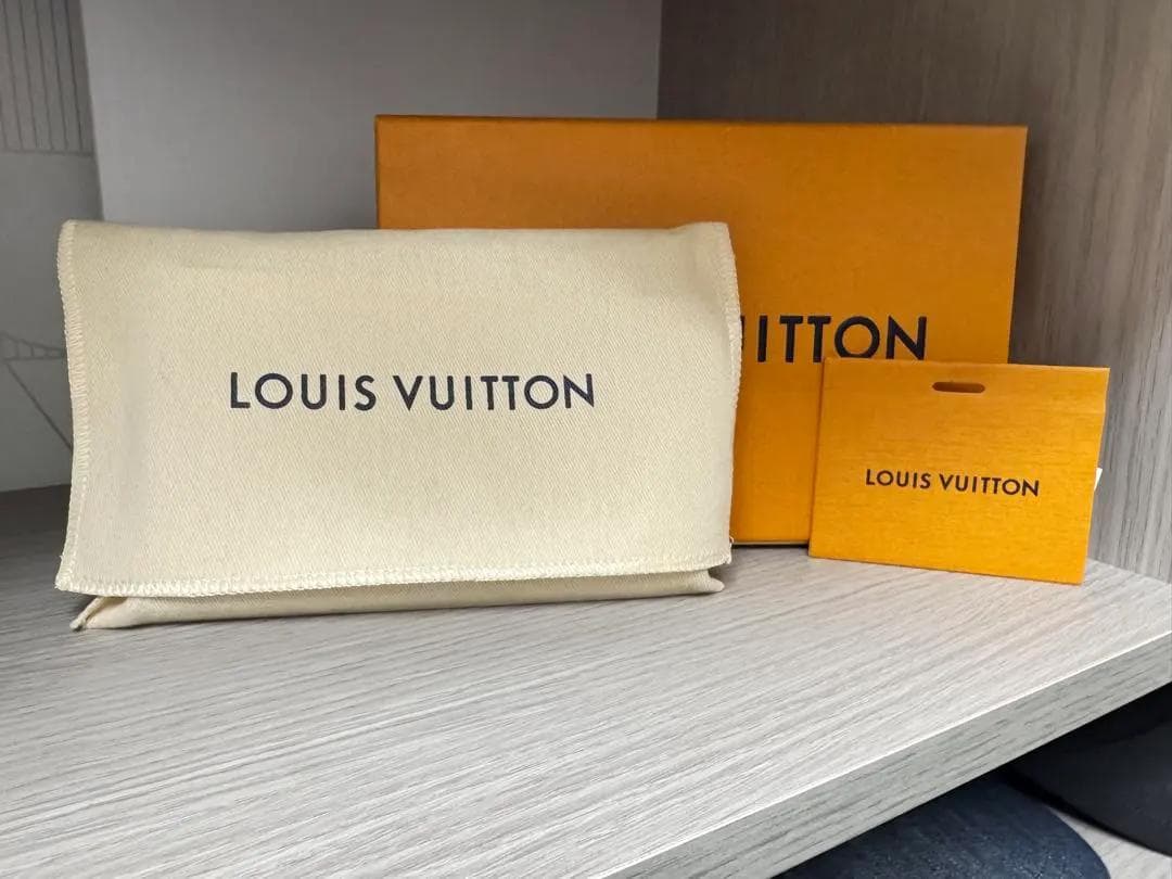 あ*り様 LOUIS VUITTON パスポートケース ヴィトン