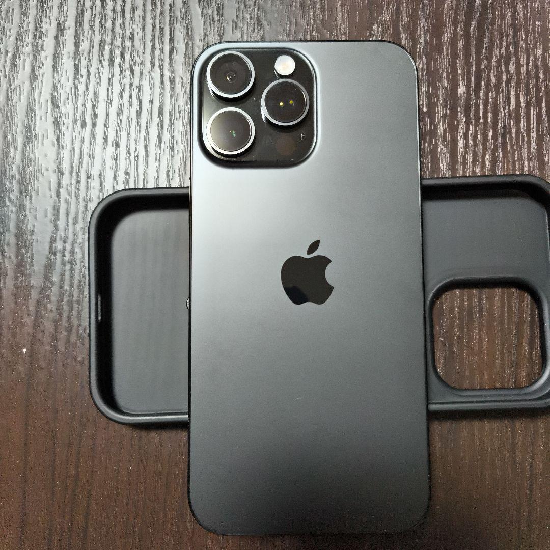iPhone 16 Pro max ブラックチタニウム　256GB 極美品