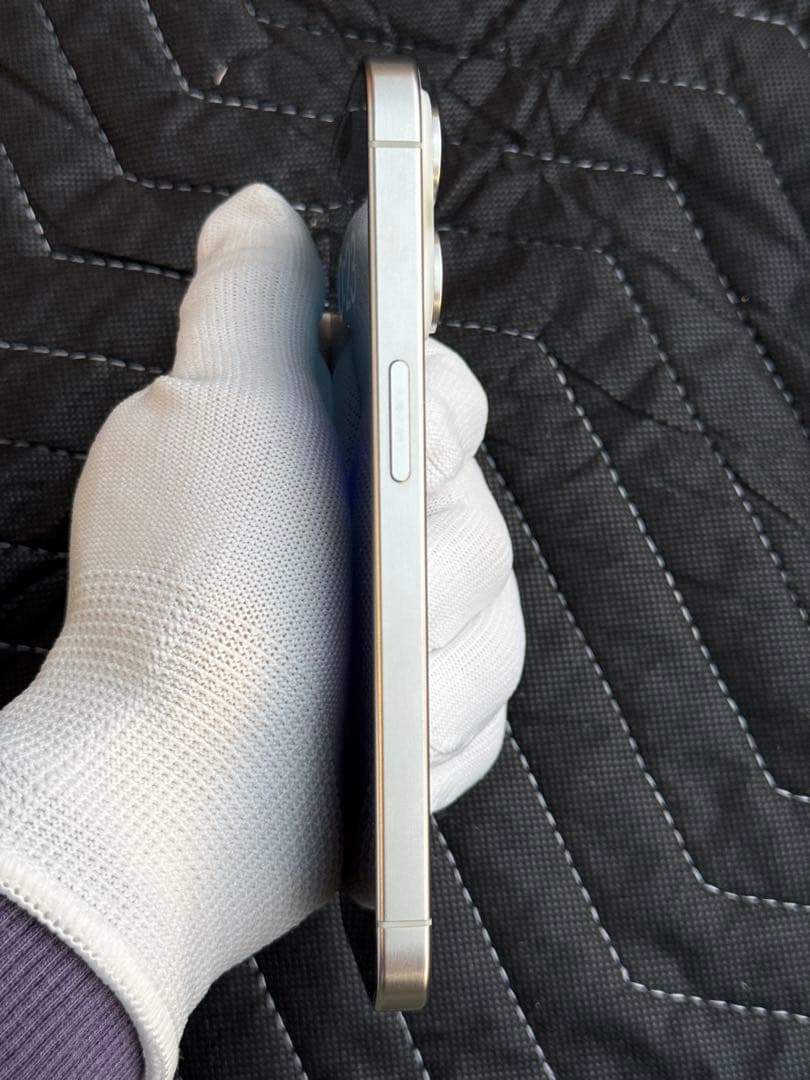 美品　iPhone 15 Pro 256GB ホワイトチタニウム