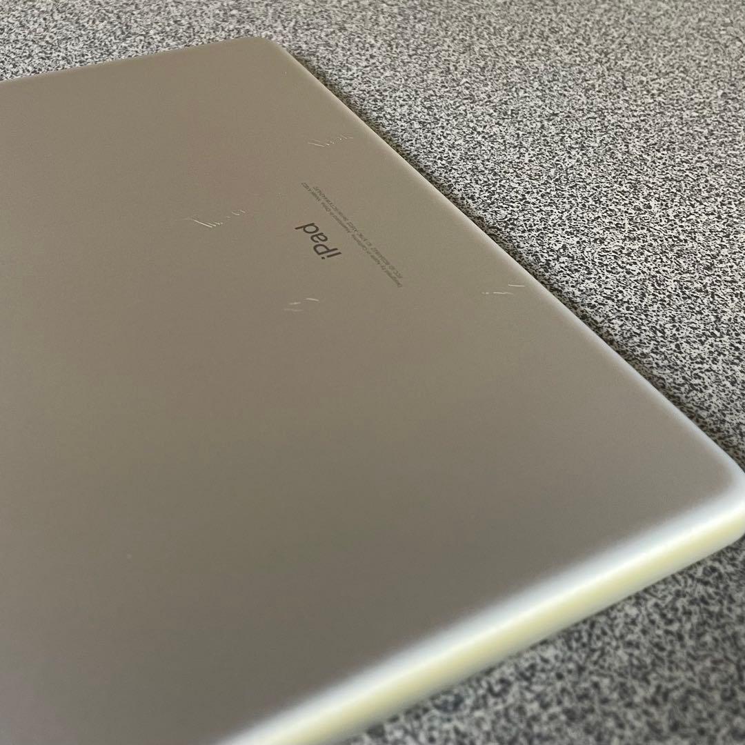 D8 iPad 第5世代 シルバー 32GB Wi-Fi A1822