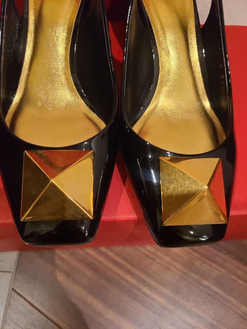 ヴァレンティノ ワンスタッズ パンプス