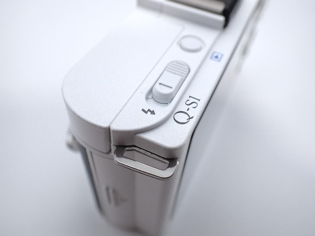 PENTAX Q-s1＋02レンズ+バッテリー＋充電器　希少色・美品!!!