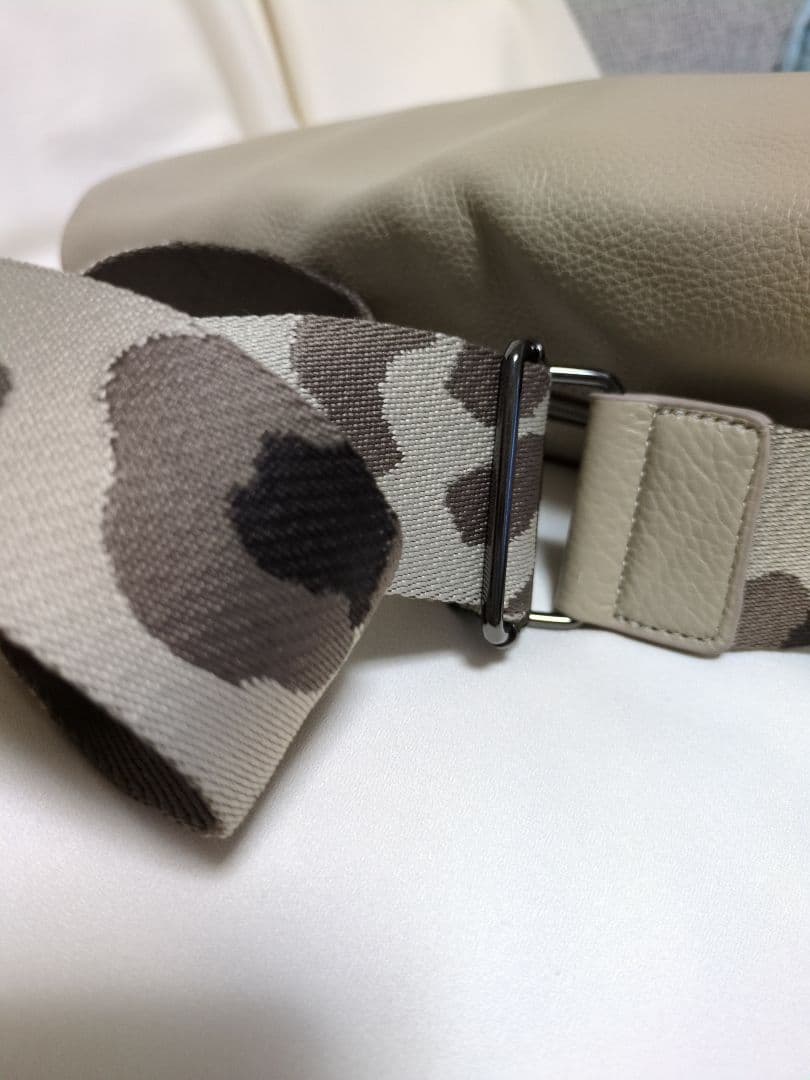 美品☆ear PAPILLONNER ワイドテープショルダーバッグ　ボディバッグ