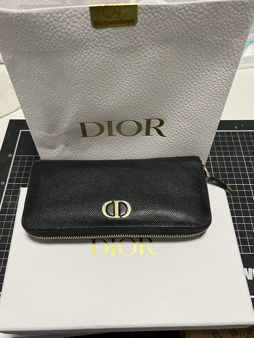 dior ラウンド長財布