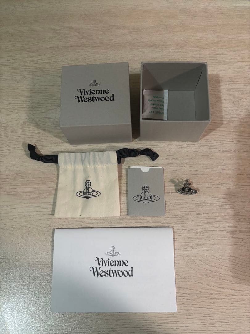 Vivienne Westwoodシングルピアス販売証明書付き