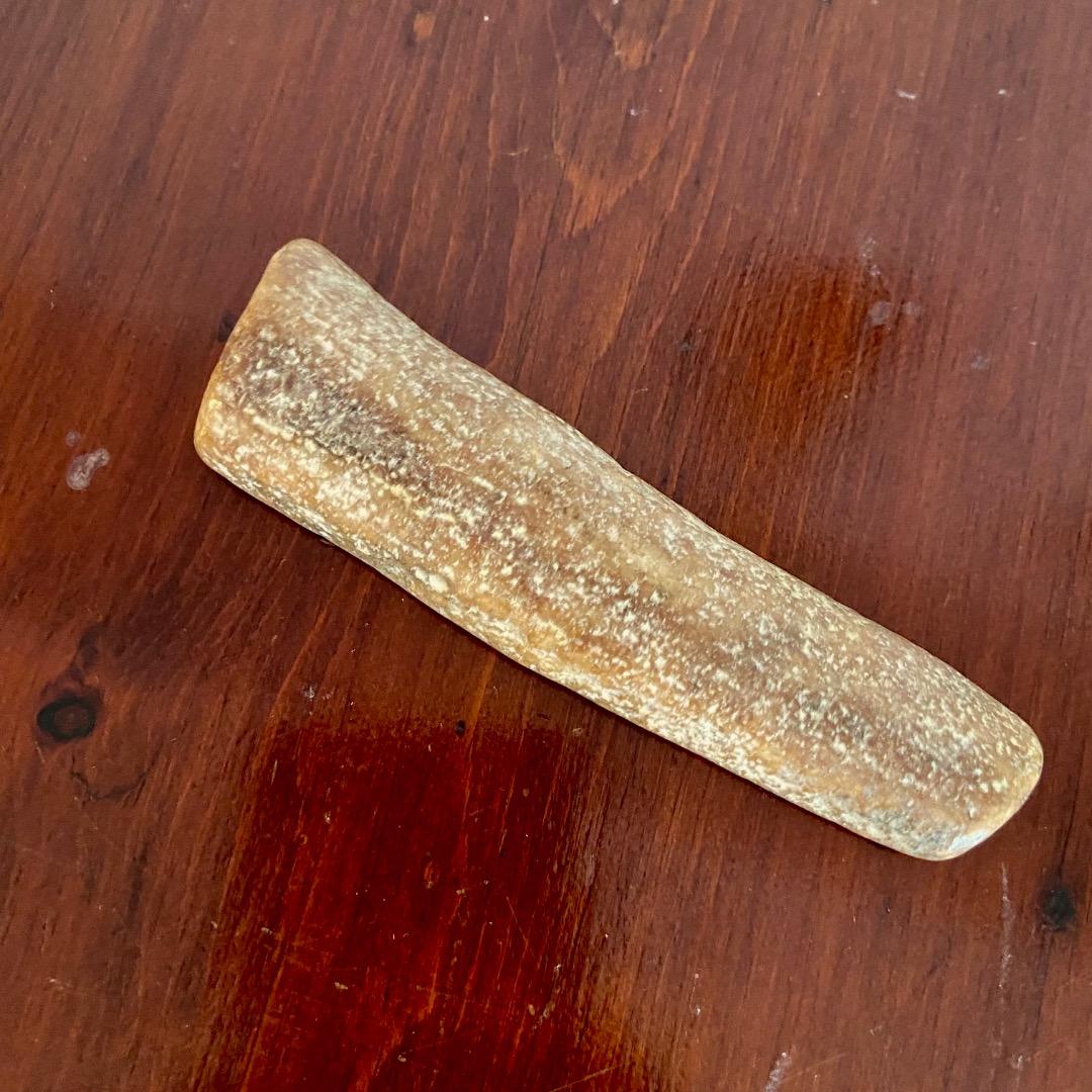 ケンタ、イヌイット民芸品、セイウチ牙の置物、シャチ図案