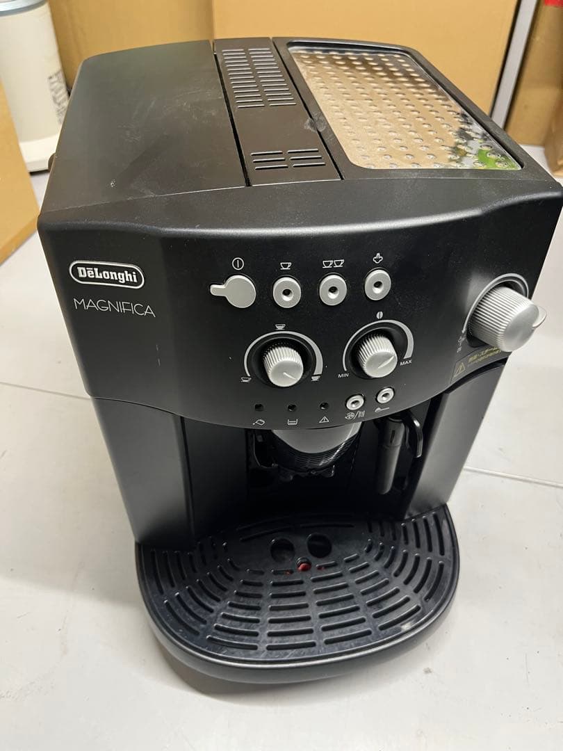 デロンギ　マグニフィカ　全自動コーヒーマシン　ESAM1000SJ