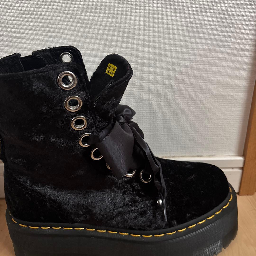 Dr.Martens ベロア生地ブーツ