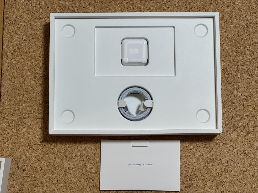 【中古】Macbook Air M4 13インチ 32GB 2TB スカイブルー