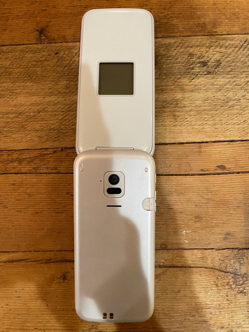 docomo 富士通らくらくホンF-01Mホワイト