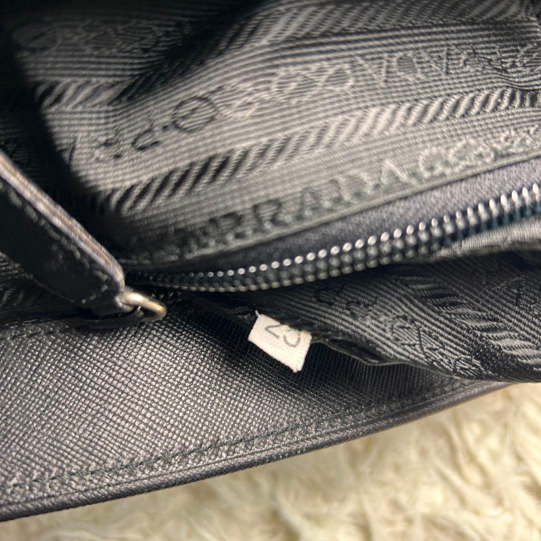 【美品】PRADA ナイロン テスート 大容量 メッセンジャーバッグ ショルダー