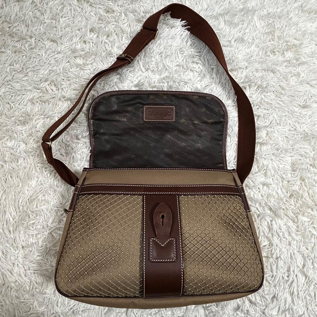 美品✨ハンティングワールド　メッセンジャーバッグ　サファリトゥデイ 　A4