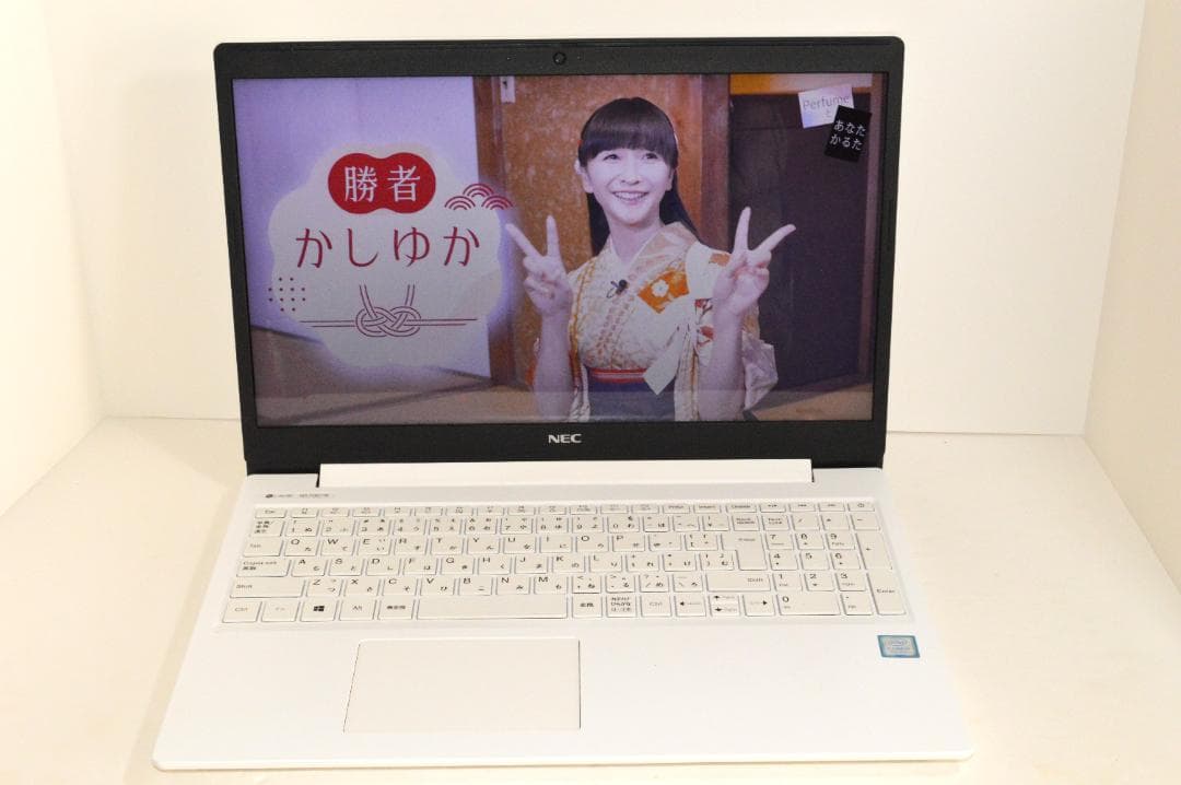 ホワイトLavie第8世代i7/20G/SSD1TB