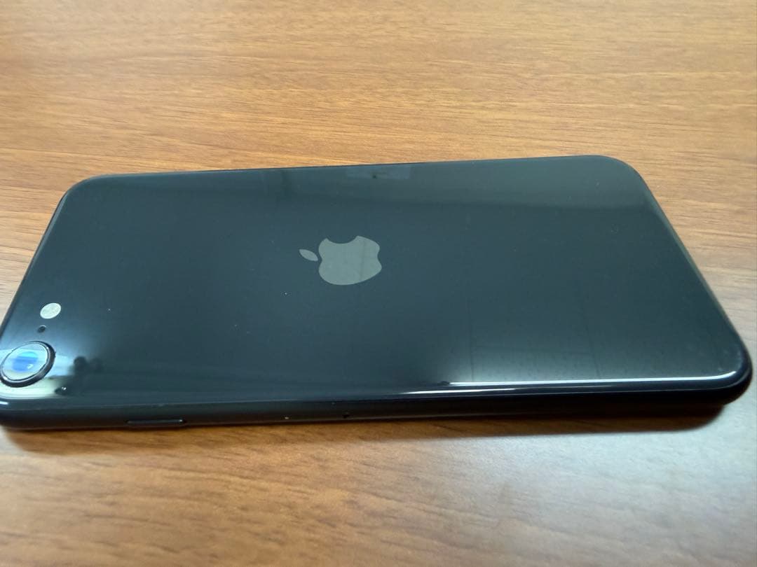 【美品】iPhone SE 第2世代 ブラック 64GB 本体 SIMフリー