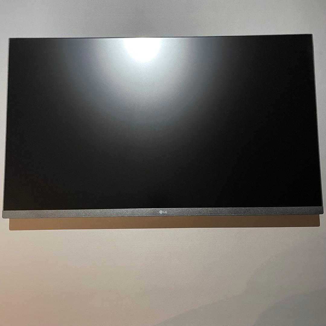 【美品】LG 32UQ850V-W 4K 31.5インチ IPS Black