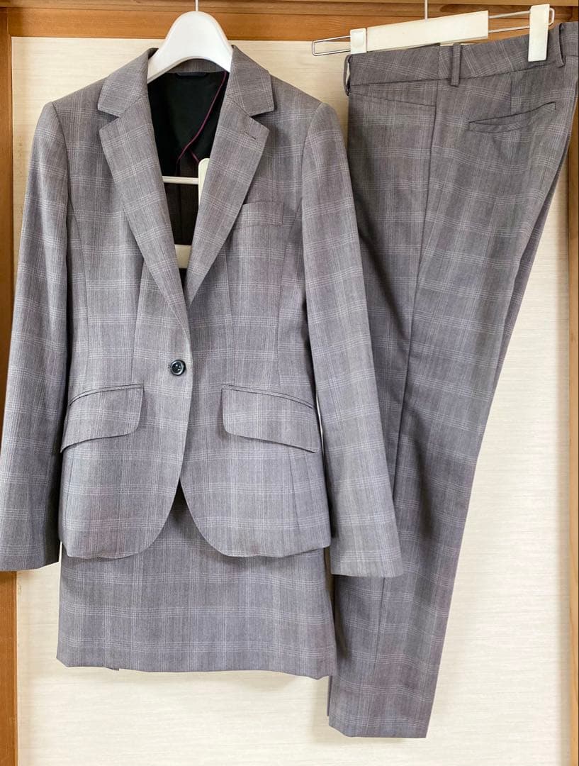 グレージュ系チェック パンツスーツ