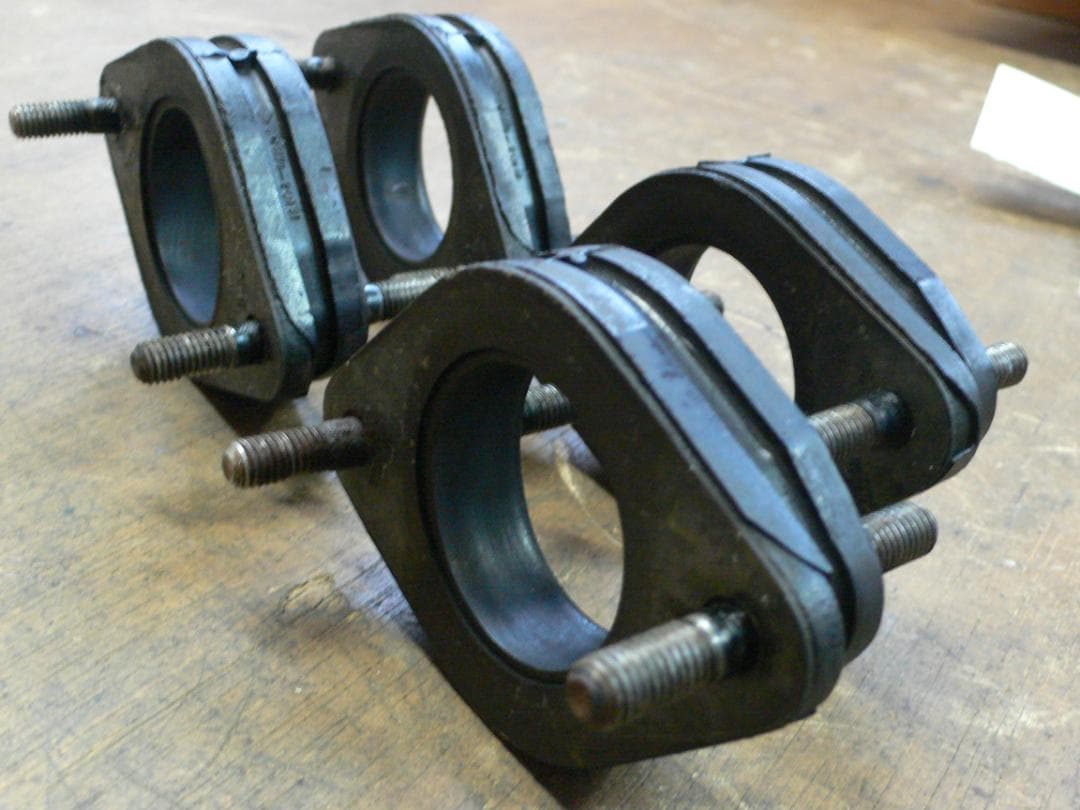 フェアレディ　U20エンジンキャブ ゴム製インシュレータ 4個セット　取り外し品