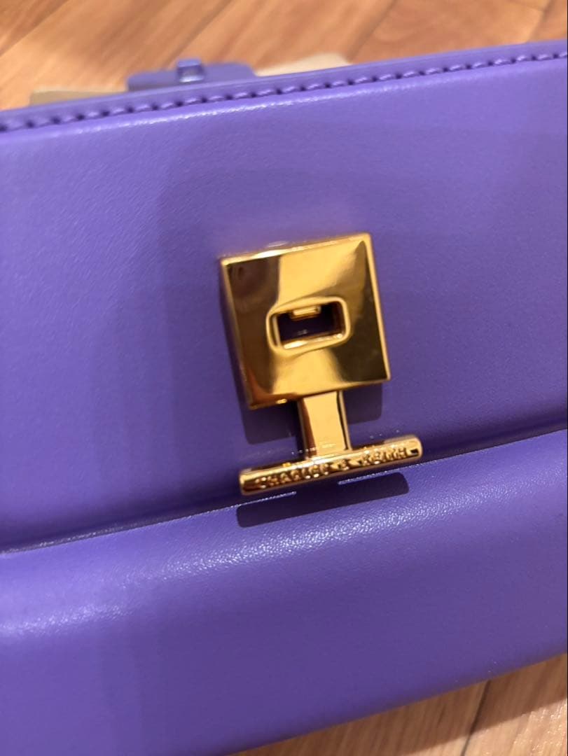 Charles & Keith チャールズ&キース　パープル ショルダーバッグ
