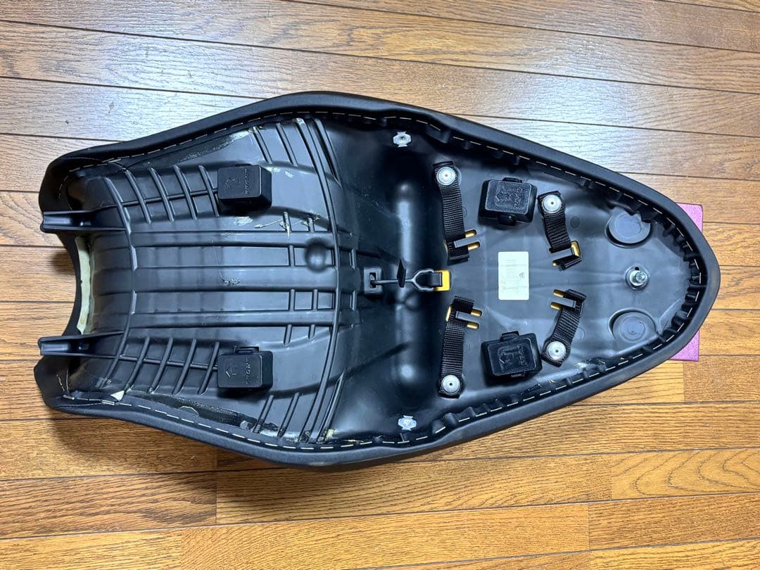 【未使用】ドゥカティ モンスター821前期型ノーマルシート