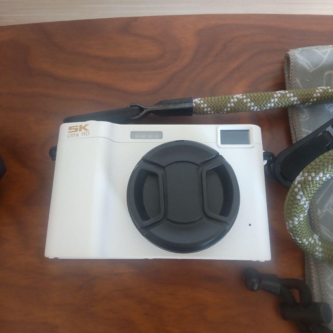 【美品】デジタルカメラ　バッテリー・レンズ・SDカード他おまけ付