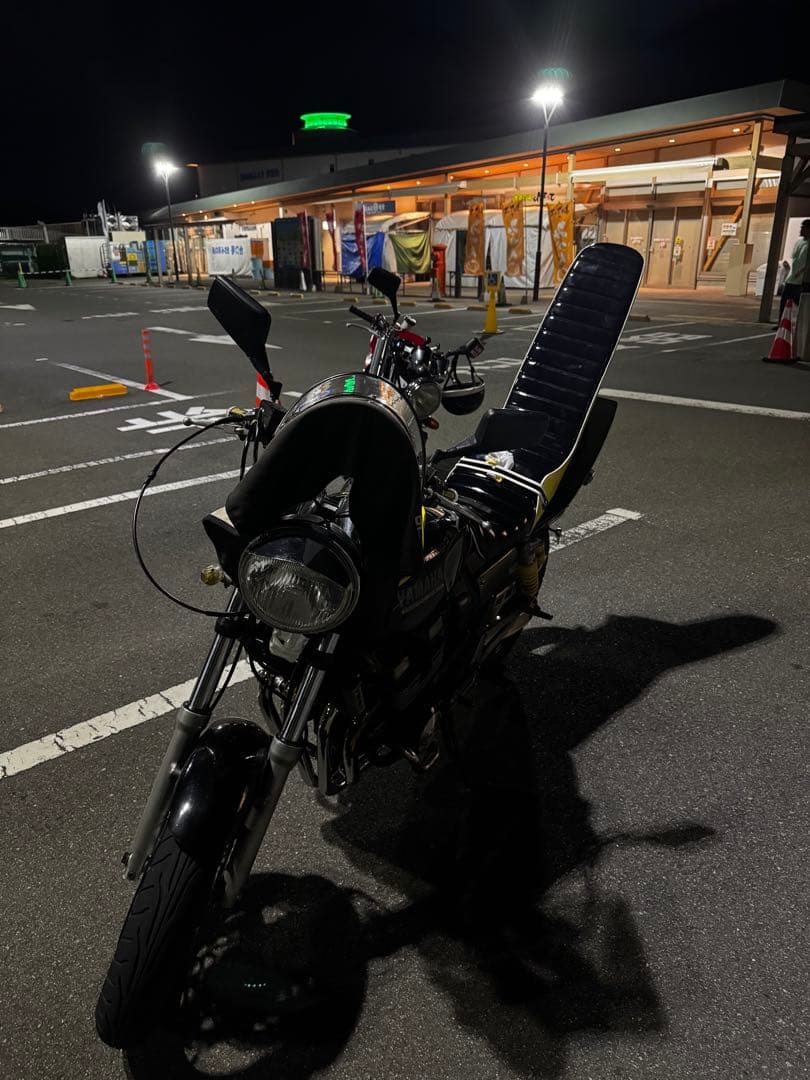 か*み様 xjr三段シートシート 黒 黄色