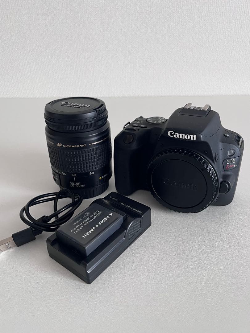 美品Canon EOS KISS X9デジタル一眼レフカメラ EF-Sレンズ付き