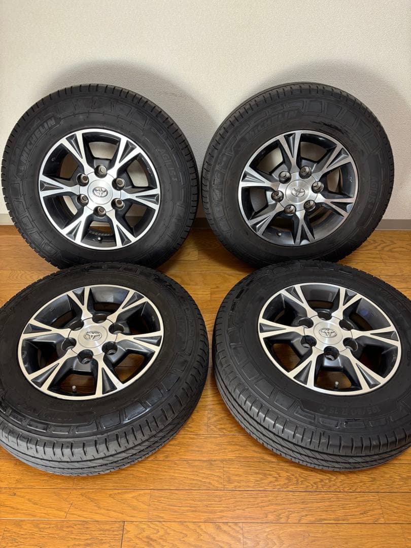 トヨタ　ハイエース　純正アルミ　ミシュランAGILIS3 ナット有り